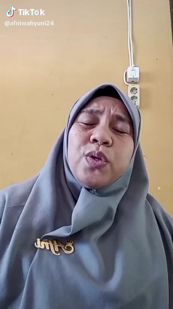 Coba Dengarkan Rintihan Seorang Guru Ini. Apakah Guru-guru Lain Juga Merasakan Rintihan Ini.???