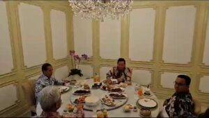 Momen Presiden Dan Tiga Capres Makan Bareng Satu Meja, Adem Banget Ya