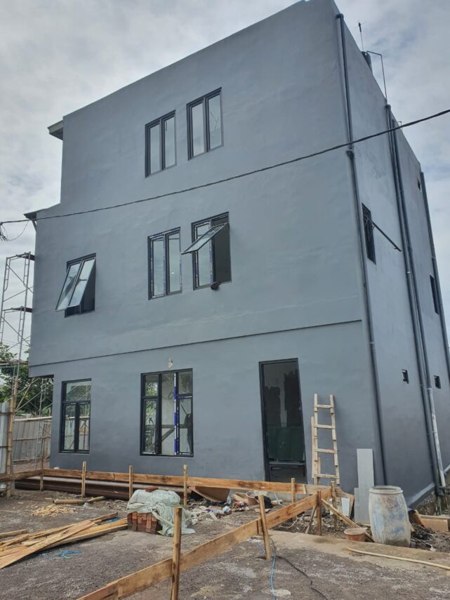 Pengerjaan Jasa Pasang Kusen Aluminium Komplek Cimincrang Town House Bandung