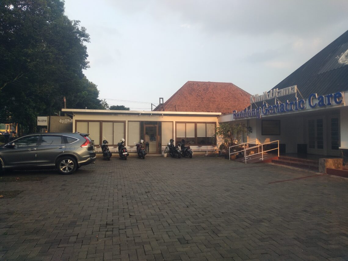 Pengerjaan Jasa Pasang Kusen Aluminium allisha Cafe Bandung Jalan Jawa No 41
