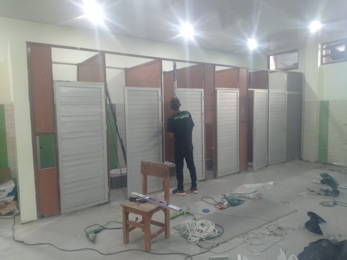 Pengerjaan Jasa Pasang Kusen Aluminium SMP 13 Bandung