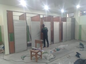 Pengerjaan Jasa Pasang Kusen Aluminium SMP 13 Bandung