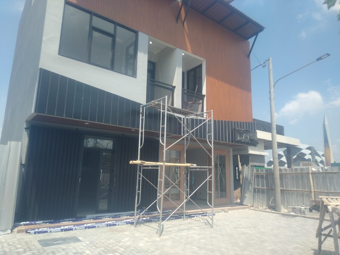 Proyek Pengerjaan Jasa Pasang ACP Komplek Cimincrang Towns House