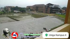 Pengerjaan Pemasangan Sunblast, Sticker Kaca Oneway dan Lantai SPC Kampus UNIGA Garut