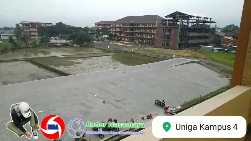 Pengerjaan Pemasangan Sunblast, Sticker Kaca Oneway dan Lantai SPC Kampus UNIGA Garut