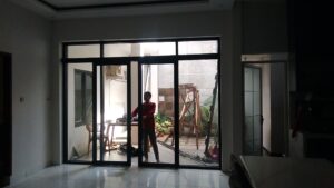 Pemasangan Kusen Aluminium, Pintu Aluminium, Jendela Aluminium dan Kaca Kediaman Ibu Ully, Komplek Jati Indah Buah Batu