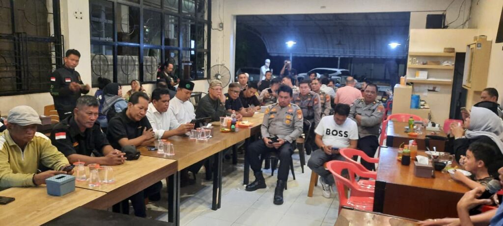Kapolsek Tamalate dan FKPM sek Kecamatan Tamalate Jalin Silaturahmi untuk Tingkatkan Komunikasi