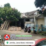 Hari Pertama Pengerjaan Pemasangan Atap Baja Ringan, Percetakan Ibu Uly, Jalan Jamika Baru 1, No 14