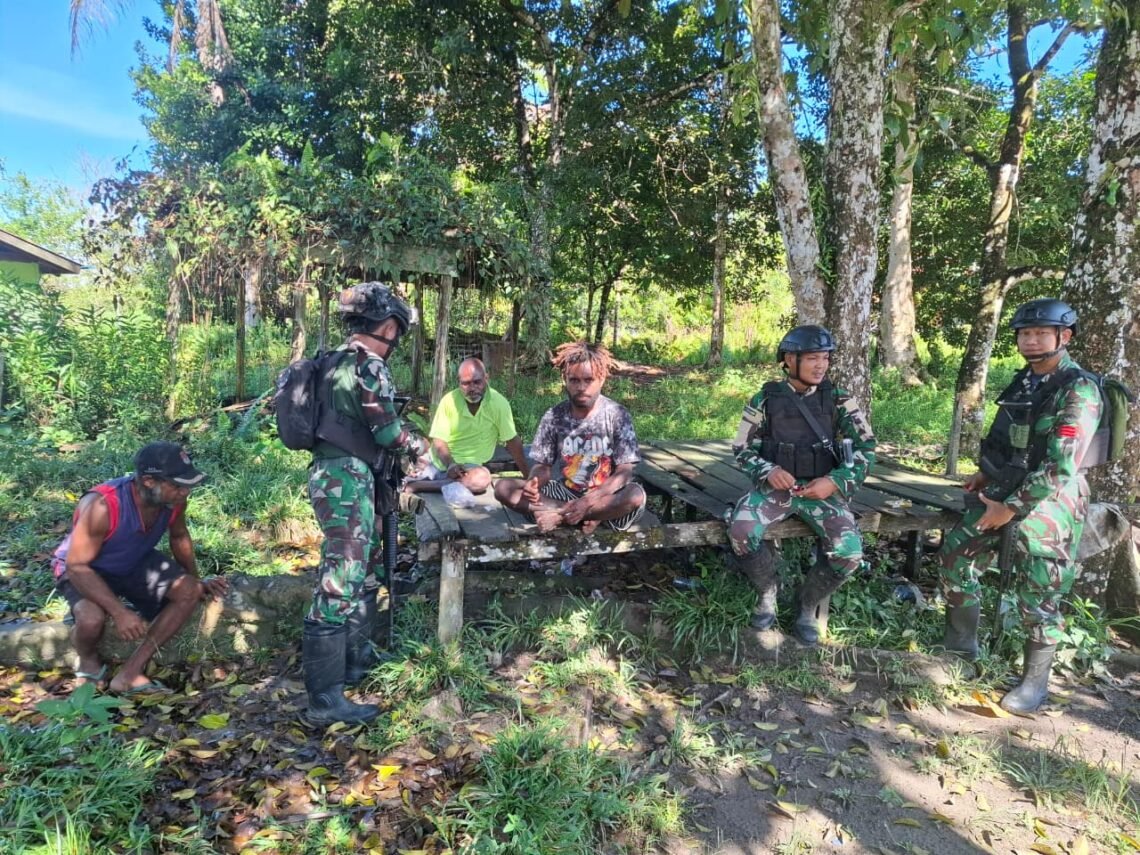 TNI Hadir di Segala Kondisi Masyarakat Pedalaman