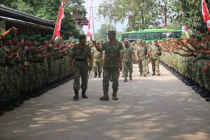 Wakasad Dampingi Wapang TNI Tinjau Kesiapan Yonif TP 936/SJ