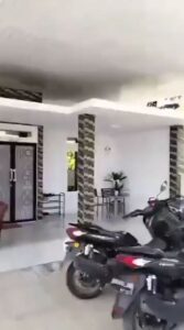 Ini Video Termahal Diabad Ini, Luar Biasa Berani Sekali Emak-emak Ini